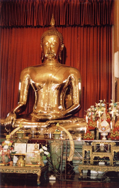 bangkok golden buddha
