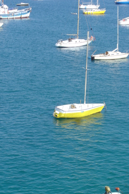villefranche yellow boat